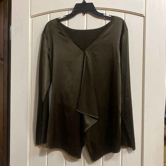 NWOT Doncaster Silk Decorative back top - Picture 2 of 5